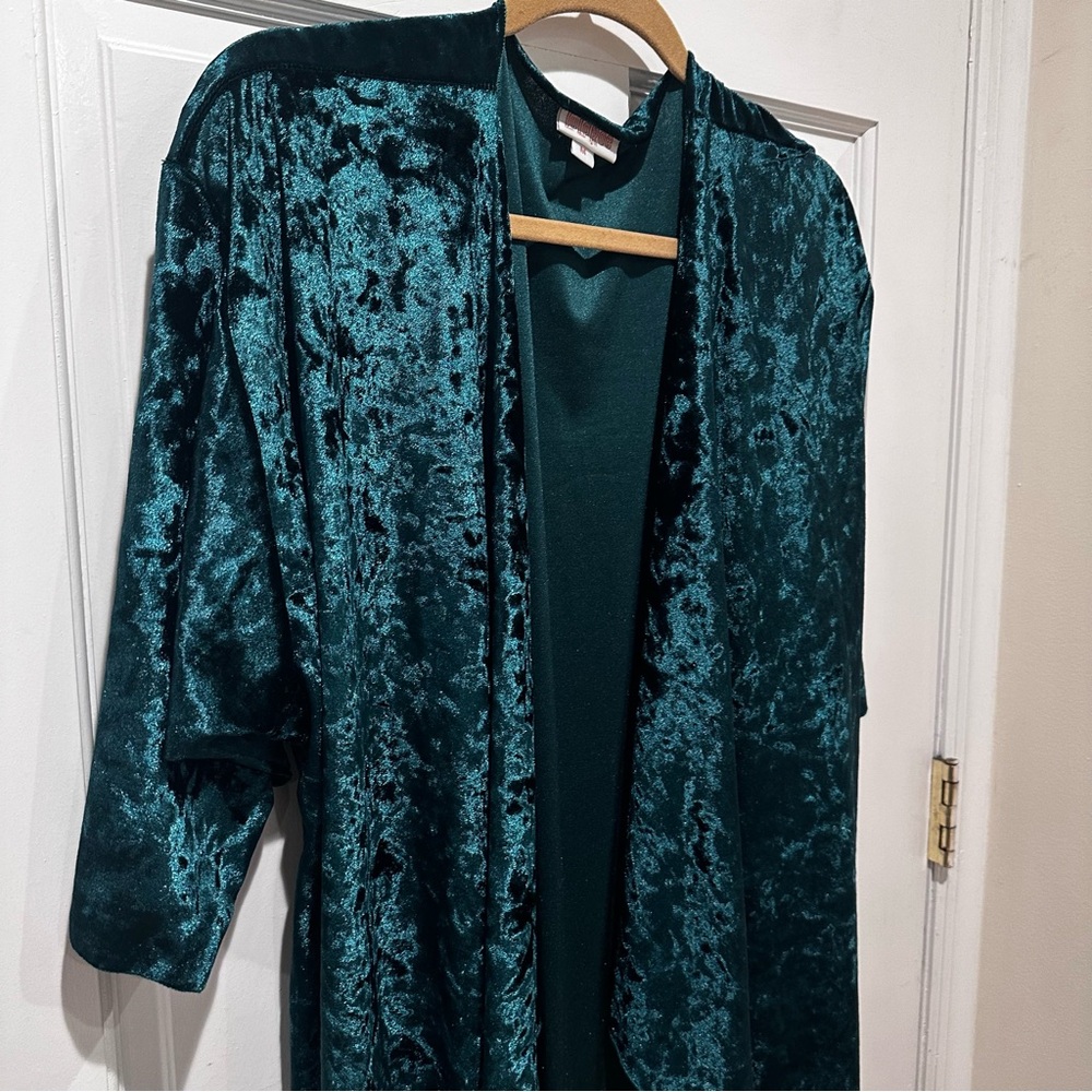 lularoe Shirley kimono 
Waterfall draped front crushed velvet